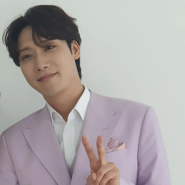 Popular photo full of fans’ love for Choi Woojin