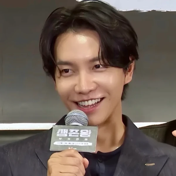 Popular photo full of fans’ love for Lee Seunggi
