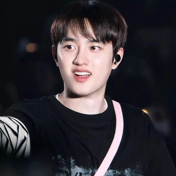 Foto populer Doh Kyungsoo (D.O.) yang penuh cinta dari penggemar