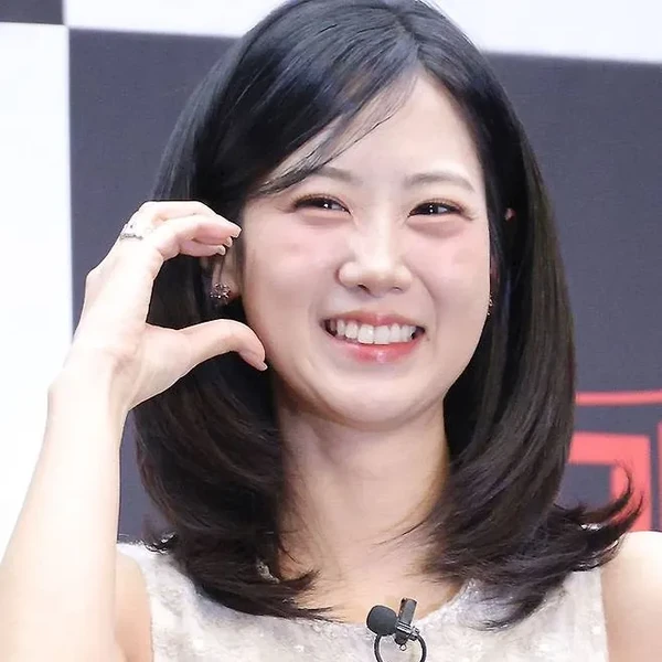 Popular photo full of fans’ love for Kang Hyeyeon
