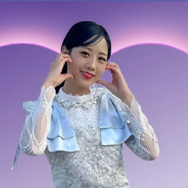Popular photo full of fans’ love for Kang Hyeyeon