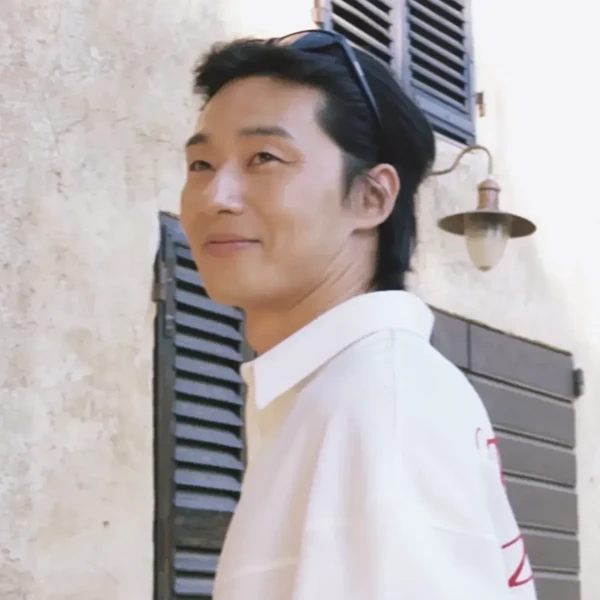 The most loved look of Park Seojoon today