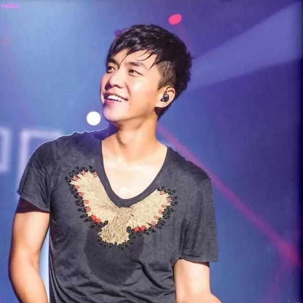 The most loved look of Lee Seunggi today