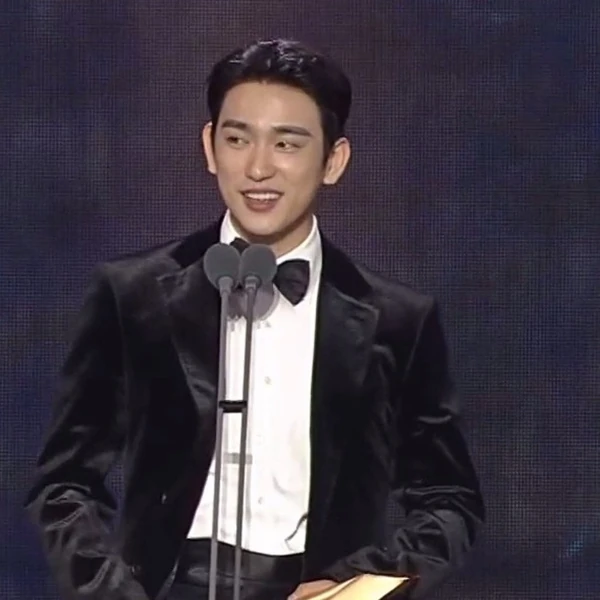 The most loved look of Park Jinyoung today