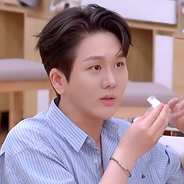 Popular photo full of fans’ love for Kim Soochan