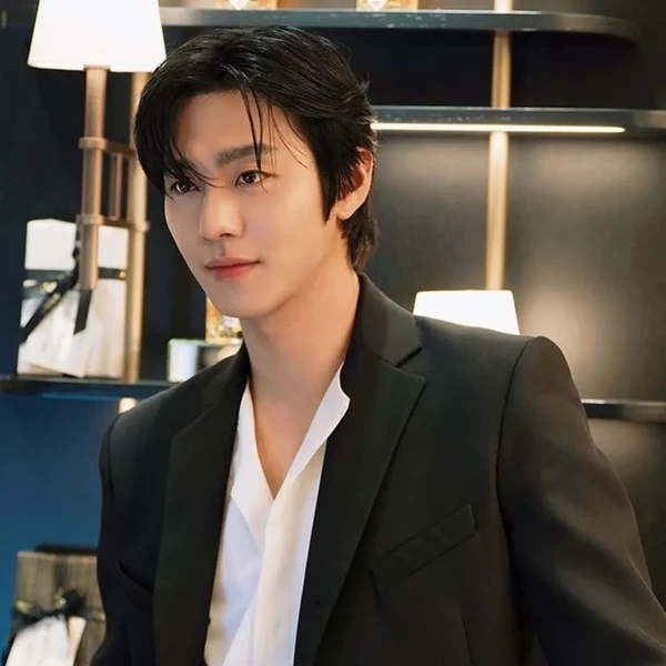 The most loved look of Ahn Hyoseop today
