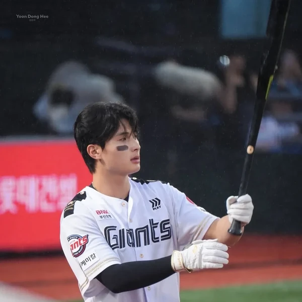 Popular profile image of Yoon Donghee selected by vote
