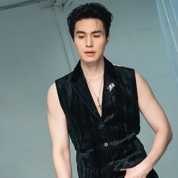 Penampilan Lee Dongwook yang paling disukai hari ini