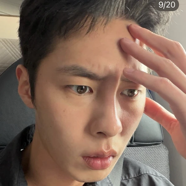 Popular photo full of fans’ love for Lee Jaewook