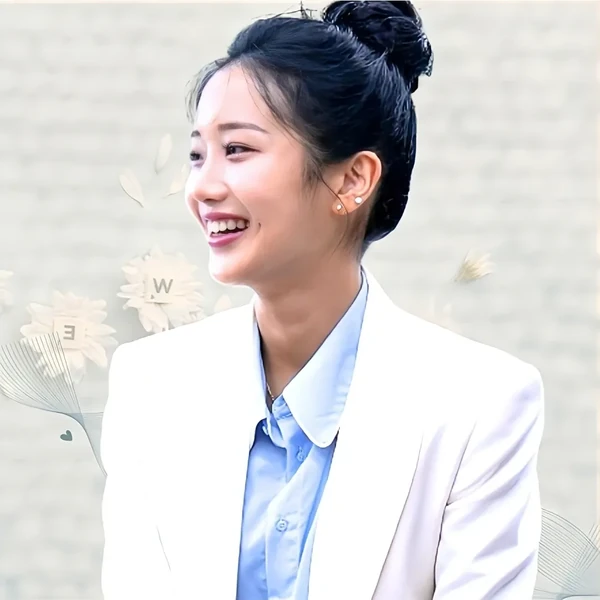 The most loved look of Kim Soyeon (2004) today