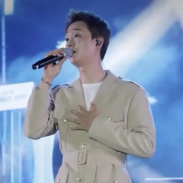 The most loved look of Song Minjun today
