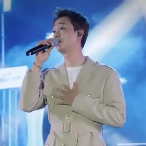 The most loved look of Song Minjun today