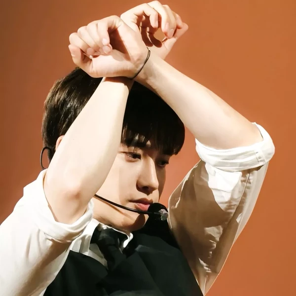 Foto populer Doh Kyungsoo (D.O.) yang penuh cinta dari penggemar