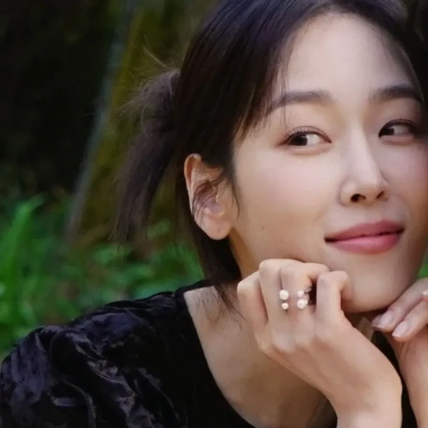 The most loved look of Seo Hyunjin today