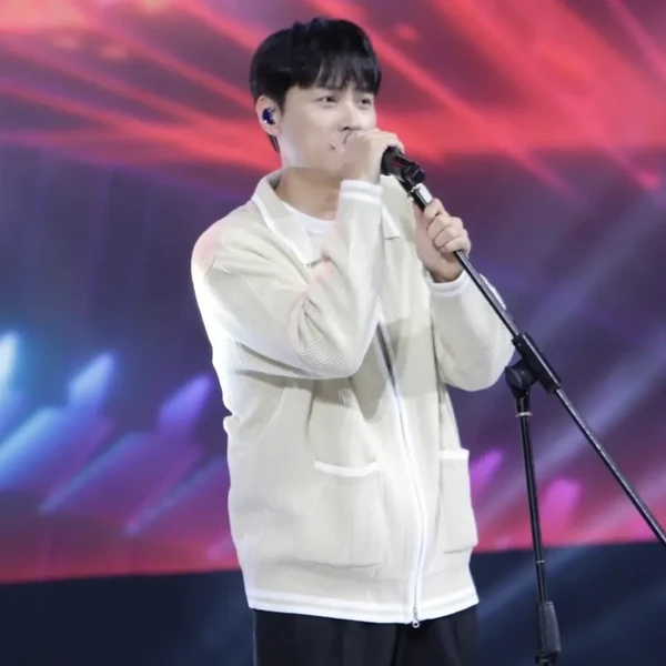 오늘 가장 사랑받은 민경훈의 모습