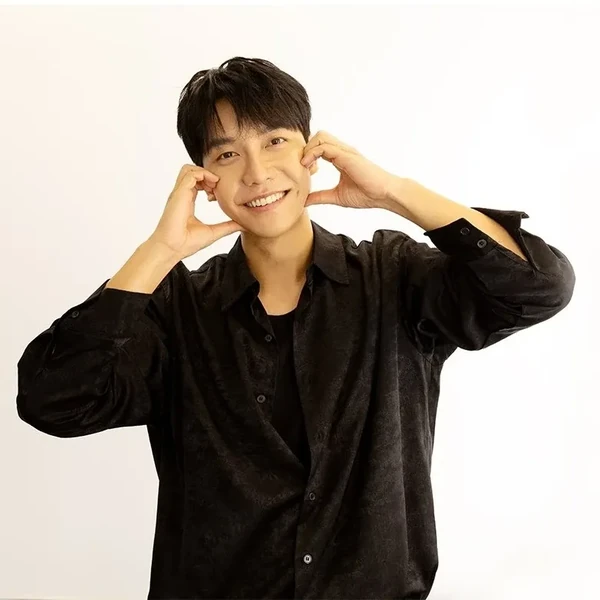 Foto populer Lee Seunggi yang penuh cinta dari penggemar