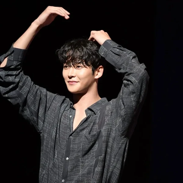 Penampilan Rowoon yang paling disukai hari ini