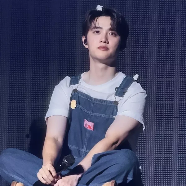 Foto populer Doh Kyungsoo (D.O.) yang penuh cinta dari penggemar