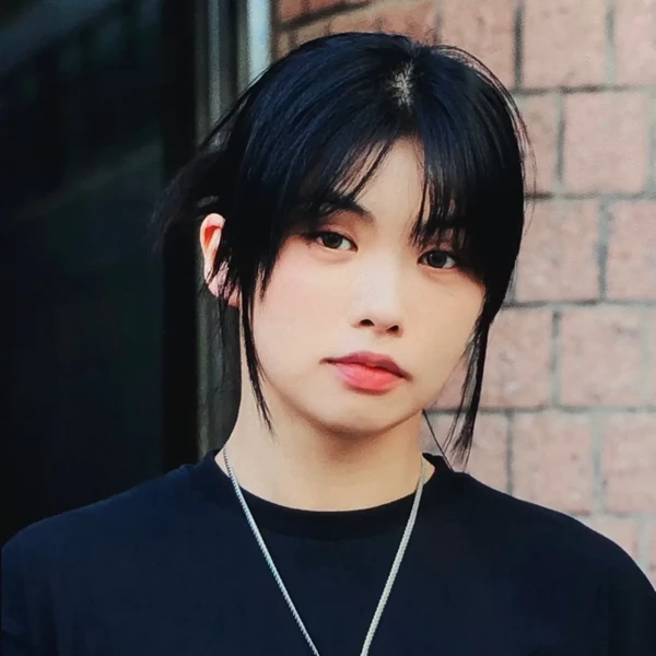 Popular photo full of fans’ love for Aiki