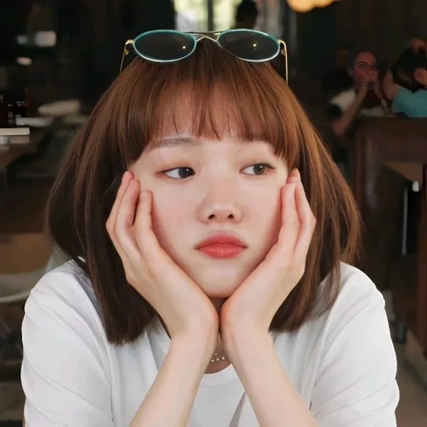 The most loved look of Lee Sungkyung today