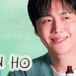 Foto populer Kim Seonho yang penuh cinta dari penggemar