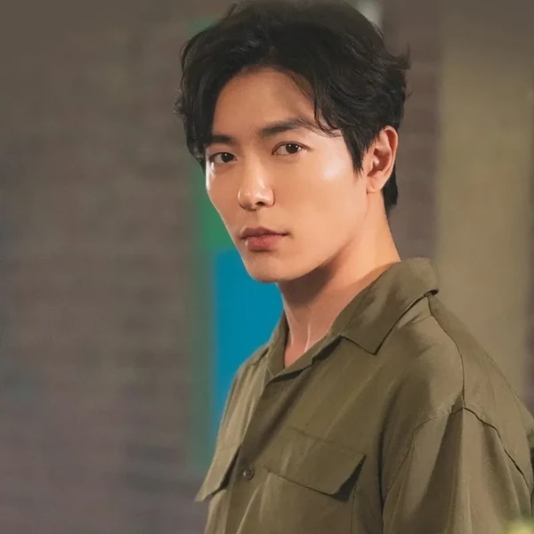 Foto populer Kim Jaewook yang penuh cinta dari penggemar