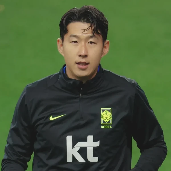 손흥민의 매력을 담은 최애돌셀럽 대표 사진