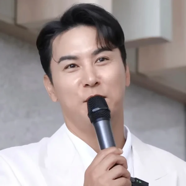 Foto populer Jang Minho yang penuh cinta dari penggemar