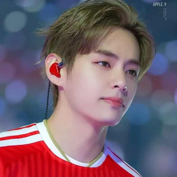Top moment of Kim Taehyung (V) chosen by fans