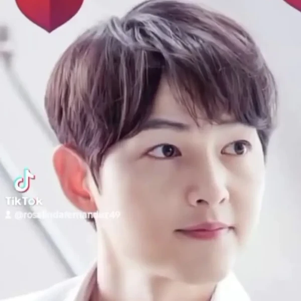 Penampilan Song Joongki yang paling disukai hari ini