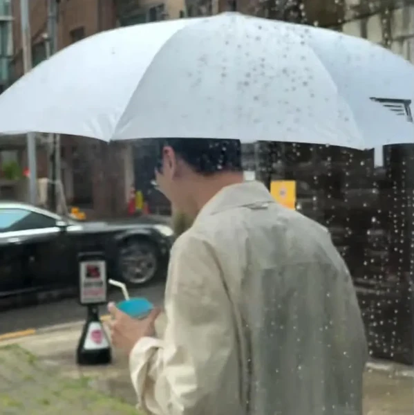 도란의 매력을 담은 최애돌셀럽 대표 사진