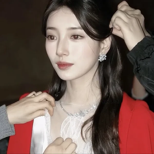 The most loved look of Bae Suzy today