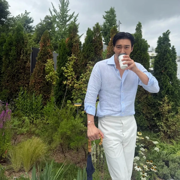 The most loved look of Choi Siwon today