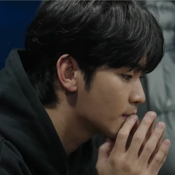 The most loved look of Kim Soohyun today