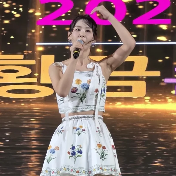 Popular photo full of fans’ love for Yun TaeHwa