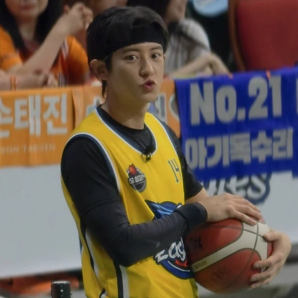 Popular photo full of fans’ love for Chanyeol