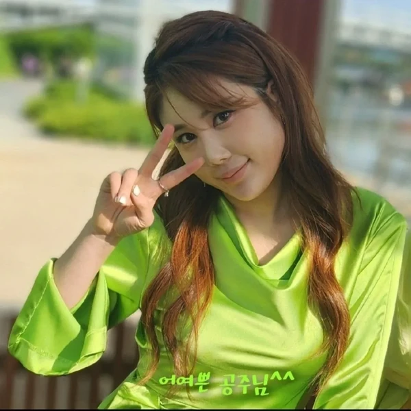 Foto populer Kim Soyou yang penuh cinta dari penggemar