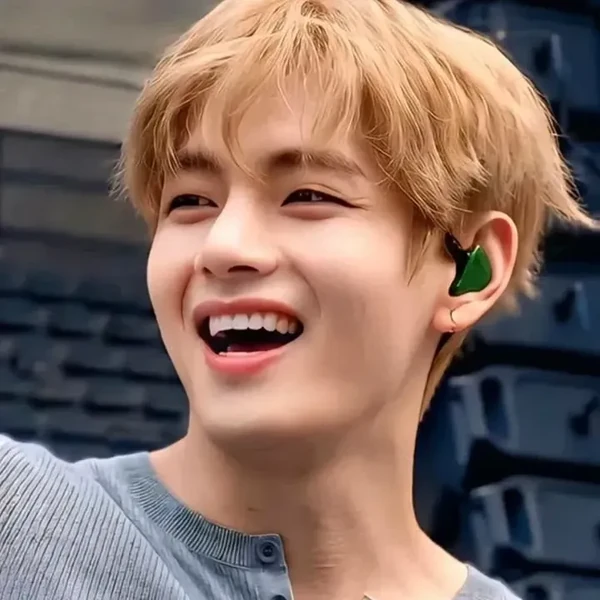 The most loved look of Kim Taehyung (V) today