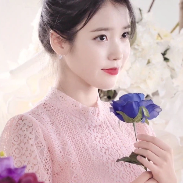 Foto populer IU yang penuh cinta dari penggemar
