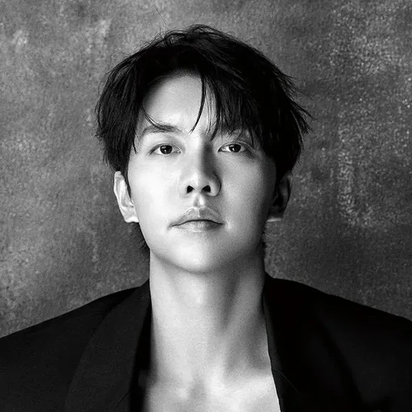 Foto populer Lee Seunggi yang penuh cinta dari penggemar