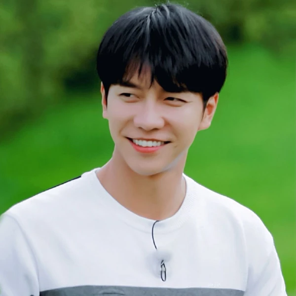 Popular photo full of fans’ love for Lee Seunggi
