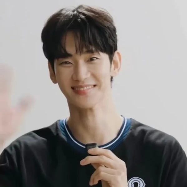 The most loved look of Kim Soohyun today