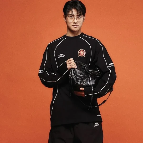 오늘 최애돌셀럽에서 빛나는 설영우의 대표 사진