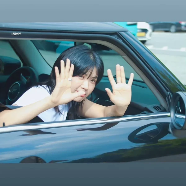 Popular photo full of fans’ love for Aiki