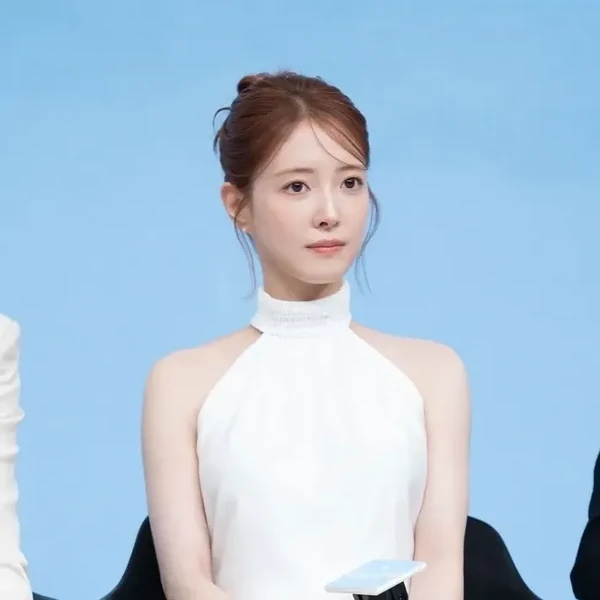 The most loved look of Lee Seyoung today