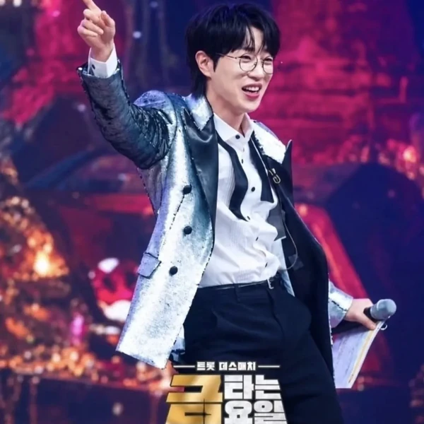 Popular photo full of fans’ love for An Sunghoon