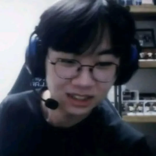 도란의 매력을 담은 최애돌셀럽 대표 사진
