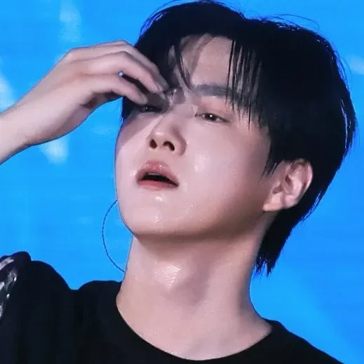 Popular photo full of fans’ love for Suho