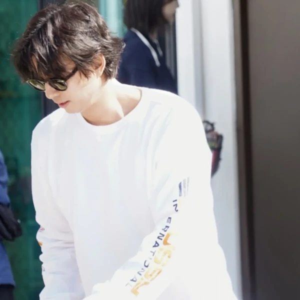 Popular photo full of fans’ love for Gong Yoo