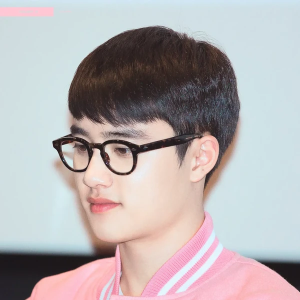 Foto populer Doh Kyungsoo (D.O.) yang penuh cinta dari penggemar